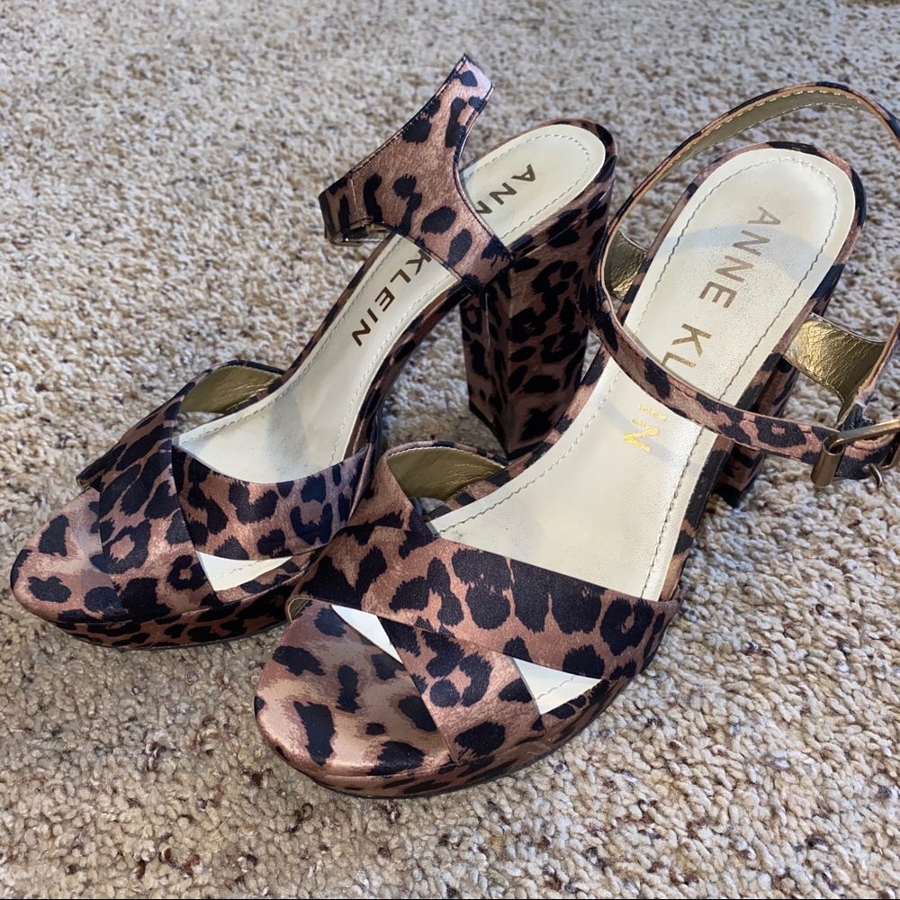WORN ONCE ANNE KLEIN CHEETAH HEELS